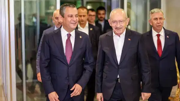 Özgür Özel’den ‘Kılıçdaroğlu’ sorusuna dikkat çeken yanıt: ‘Anket önerdiğim için parti içinde eleştirildim’ – Son Dakika Siyaset Haberleri Özgür Özel’den ‘Kılıçdaroğlu’ sorusuna dikkat çeken yanıt: ‘Anket önerdiğim için parti içinde eleştirildim’ – Son Dakika Siyaset Haberleri