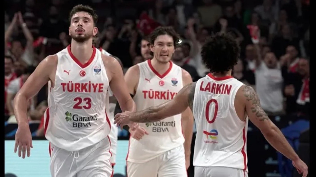 12 Dev Adam Avrupa’nın en büyük 2. Takımı oldu: Helal olsun size… 12 Dev Adam Avrupa’nın en büyük 2. Takımı oldu: Helal olsun size…