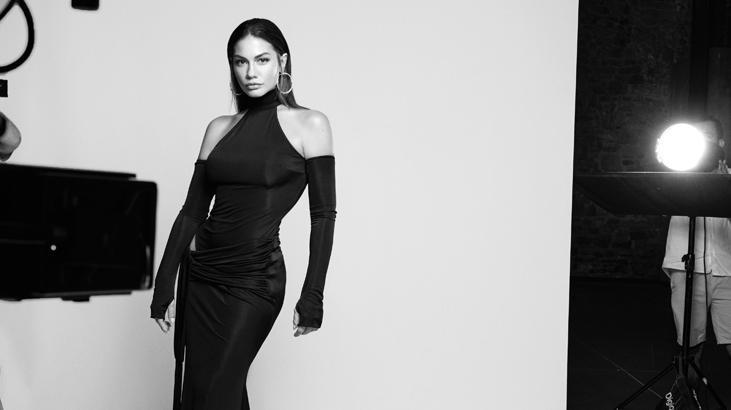 Demet Özdemir’den siyah beyaz pozlar! ‘Değişimlere tanık olacağız’
