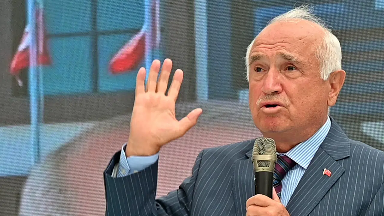 Eski TBMM Başkanı Cemil Çiçek’ten dikkat çeken konuşma: ‘Cumhuriyet tartışmalarını bu ülke için sıkıntılı bulurum’ – Son Dakika Siyaset Haberleri