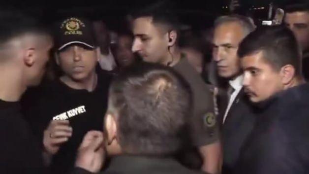 Ali Mahir Başarır’dan skandal hareket: Polis memurunu kolundan çekip, bağırdı!