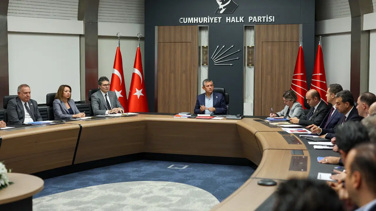 CHP MYK olağanüstü toplandı… Bazı etkinlikler iptal oldu: Özgür Özel’den ‘İstanbul’ kararı – Son Dakika Siyaset Haberleri CHP MYK olağanüstü toplandı… Bazı etkinlikler iptal oldu: Özgür Özel’den ‘İstanbul’ kararı – Son Dakika Siyaset Haberleri