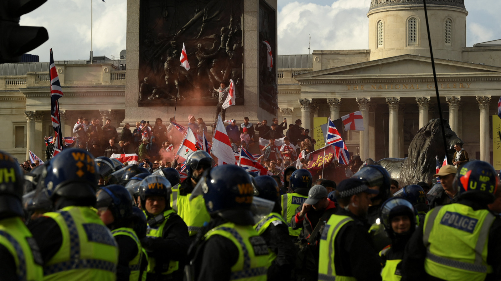 Londra’daki aşırı sağ eyleminde 26 polis yaralandı