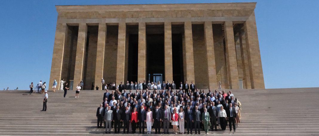 Türk Dünyası Eğitim Kurultayı Kapsamında Anıtkabir’e Anlamlı Ziyaret